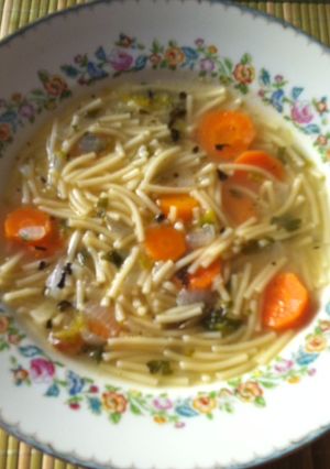 Una foto de Sopa de fideo deliciosa
