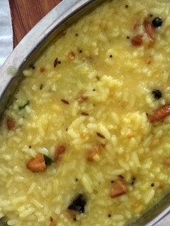तड़के वाली खिचड़ी (tadke wali khichdi recipe in Hindi) रेसिपी मुख्य फोटो