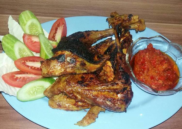 Bagaimana Menyiapkan Ayam bakar spicy Anti Gagal