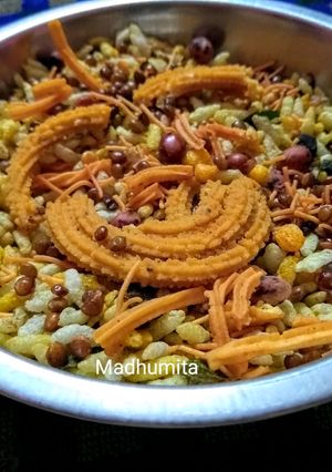 A picture of Masala Murmura (Puffed rice).