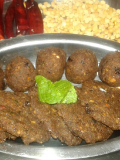 டேஸ்டி வாழைப்பூ வடை (Vaazhaipoo vadai recipe in tamil) செய்முறை முக்கிய புகைப்படம்
