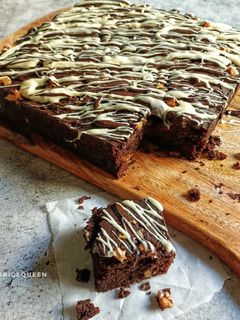 એગલેસ ચોકલેટ વૉલનટ બ્રાઉની (Eggless Chocolate Walnut Brownie Rec રેસીપી મુખ્ય ફોટો