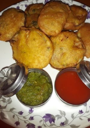 बैंगन का पकौड़ा (baingan ke pakode recipe in Hindi) रेसिपी मुख्य फोटो