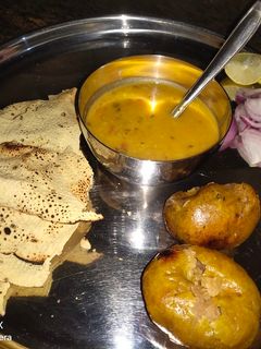 दाल बाफला (Dal bafla recipe in Hindi) रेसिपी मुख्य फोटो
