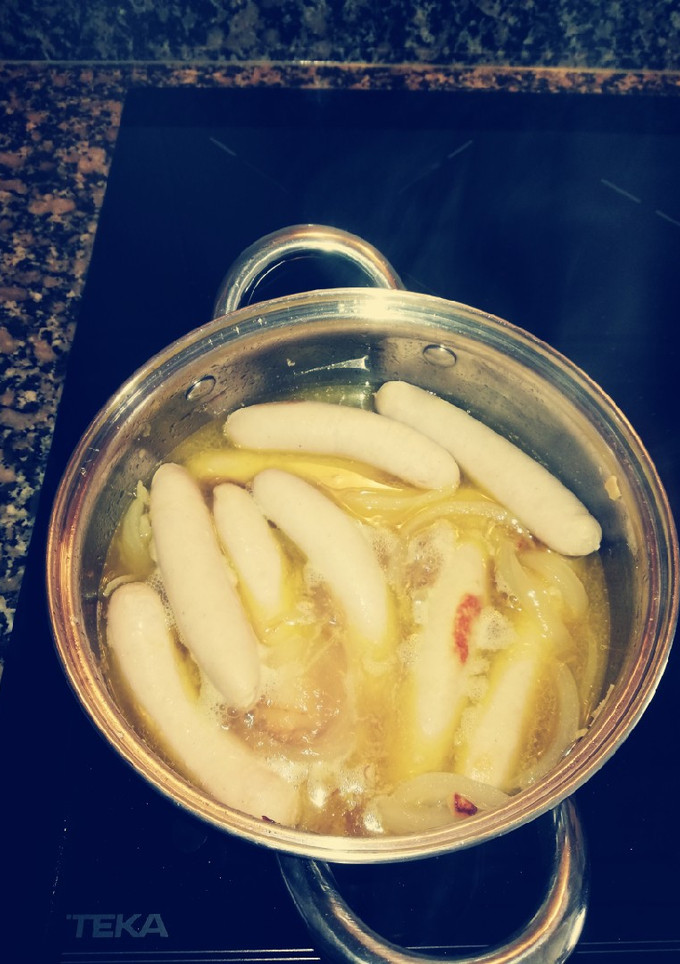 Una foto de Salchichas frescas al vino