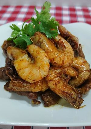 Hình của món Tôm rim thịt ba chỉ.