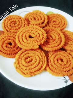 तांदळाची चकली (tandul chakali recipe in marathi) रेसिपी चे मुख्य फोटो