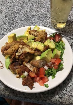 Una foto de Ensalada de pollo