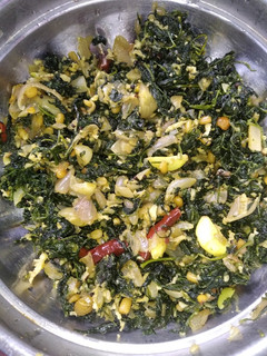 மணத்தக்காளிக் கீரை பொரியல் (Manathakkaali keerai poriyal recipe in tamil) செய்முறை முக்கிய புகைப்படம்