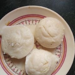 A picture of Idli.