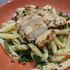 A picture of Garlic & Thyme Chicken With Vegetable Pasta.