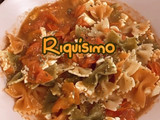 Pasta con tomates cherrys y queso