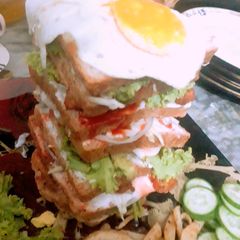 A picture of Delicious tower sandwich.