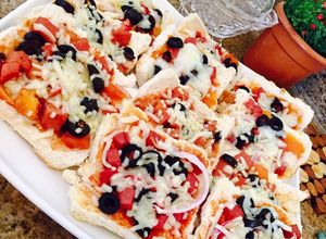 صورة لوصفة بيتزا التوست سهلة ولذيذة خاصة للأطفال 😍😋بيتزا خبز التوست 🥪🍕