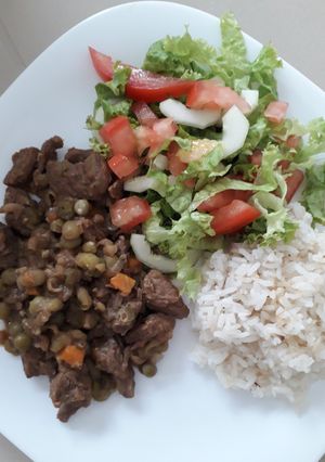 Una foto de Carne guisada con verduras