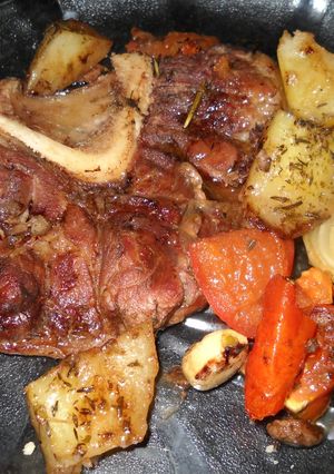 Una foto de Falda, osobuco al horno con verduras