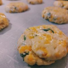 A picture of Cheesy Buttermilk and Herb Biscuits.