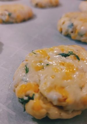 A picture of Cheesy Buttermilk and Herb Biscuits.