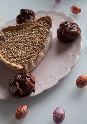 Foto di Crostata con ripieno di uova di cioccolato al latte