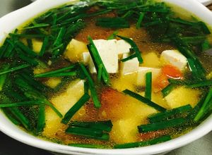 Hình của món Canh Hẹ Đậu Khuôn Cà Chua.