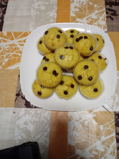 Una foto de Magdalenas de naranja con pepitas de chocolate sin azúcar