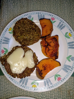 Una foto de Vegetariana - Hamburguesas de lentejas, chauchas y brócoli