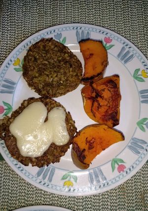 Una foto de Vegetariana - Hamburguesas de lentejas, chauchas y brócoli