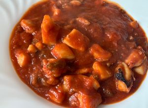 Una foto de Jibia con tomate