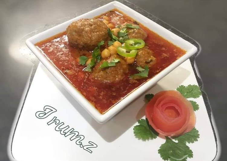 Kofte or Chana Salan (meatball and chickpeas curry)