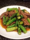 Bò ướp cumin xào măng tây