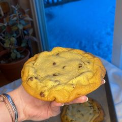 A picture of Giant Chocolate Chip Cookie.