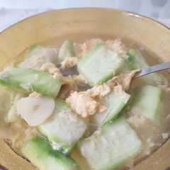 A picture of Sup Oyong / Gambas kembang telur.