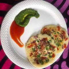 A picture of Amritsari kulcha wth chutney.