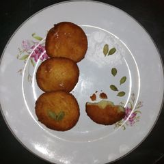 A picture of Meethi tikiya.