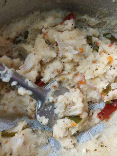வெள்ளை ரவை தக்காளி உப்புமா (Vellai ravai thakali upma recipe in tamil) செய்முறை முக்கிய புகைப்படம்