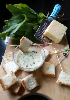 A picture of Warm Cheese n Spinach dip.