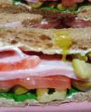 Sándwich DE PAN INTEGRAL CON JAMÓN, RÚCULA, TOMATE Y ACEITUNAS 🥳🤪🥳🤪🥳🤪💚💚💚💚😛😃🥳💪💪💪💫💋💫💫💫💋💋💋🙏