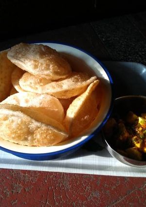 A picture of Luchi/puri.
