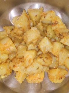 मसाला आलू (Masala aloo recipe in hindi) रेसिपी मुख्य फोटो