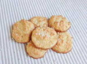 Una foto de Galletas de clara de huevo y coco rallado 🍪