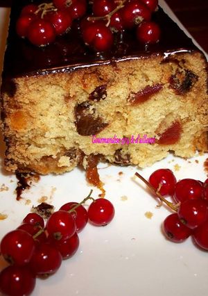 Une photo de Cake gourmand aux fruits secs avec Ganache au chocolat
