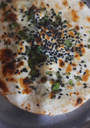 કુલચા (Kulcha Recipe In Gujarati) રેસીપી મુખ્ય ફોટો