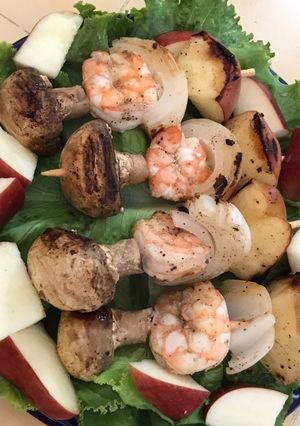 Una foto de Brocheta de camarón. 100% libre de grasa