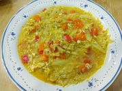 Una foto de sopa de col