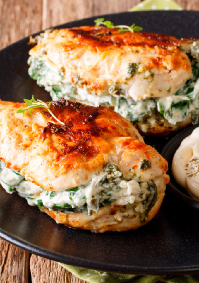Una foto de Pechugas de pollo rellenas con espinaca y queso crema