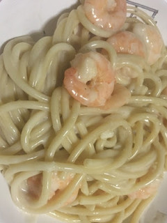 Una foto de Fideos con camarones
