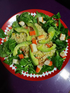 Una foto de Ensalada rápida, con cous cous