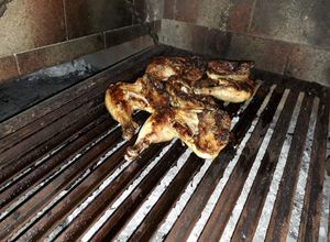 Una foto de Pollo a las brasas