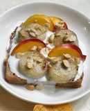 Baked banana & yogurt toast