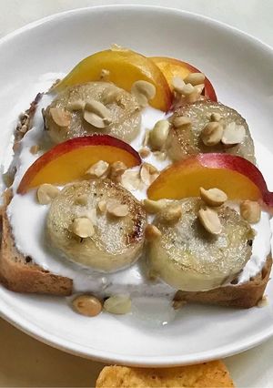 Hình của món Baked banana & yogurt toast.